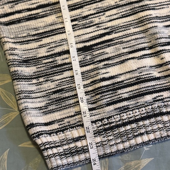 Nine West Monochrome Patterned Sweatshirt - Picture 9 of 9